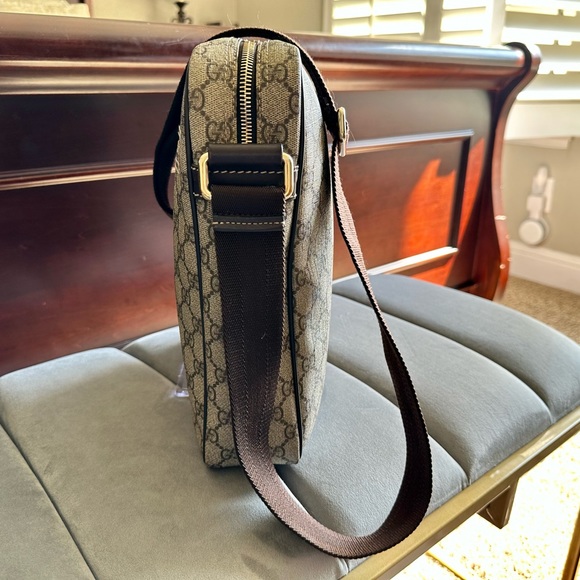 100% Authentic Gucci Front Zip Messenger Bag - Picture 4 of 10